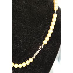 Pearl necklaces,bracelets