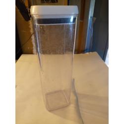 Better Homes  Airtight Storage Canister 8 Cups - Estate Find 2205005 - Very Good